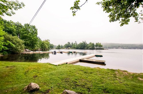 Foto 5 - Waterfront Highland Lake Home w/ Deck+private Dock