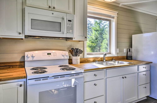 Photo 2 - Scenic Studio w/ Loft & View of the Columbia River