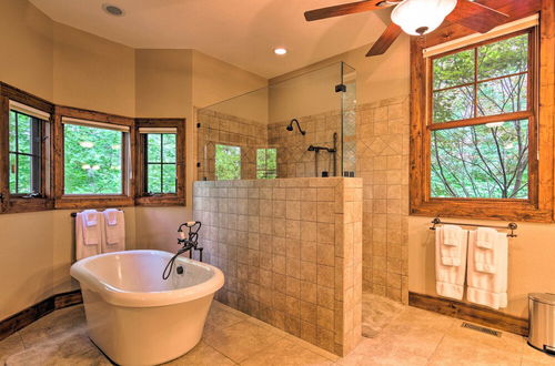 Photo 14 - Luxury, Spacious Retreat in Bear Lake Reserve