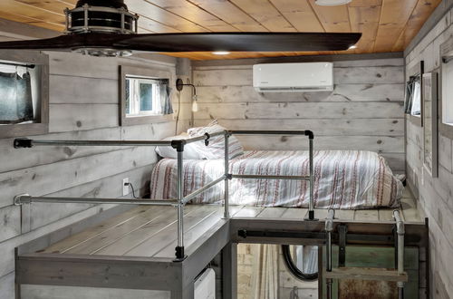 Photo 3 - Willie the Modern Tiny Home W/hot-tub & Firetable