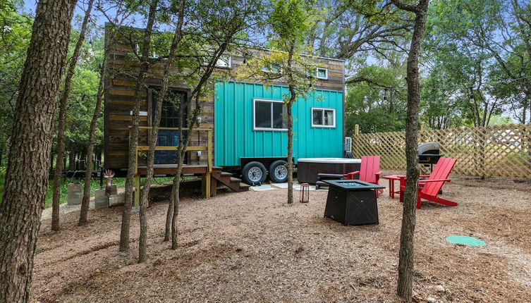 Foto 1 - Willie the Modern Tiny Home W/hot-tub & Firetable