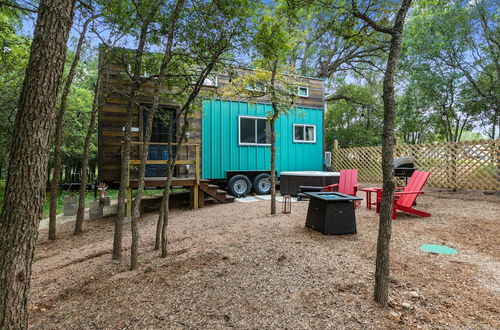 Foto 1 - Willie the Modern Tiny Home W/hot-tub & Firetable