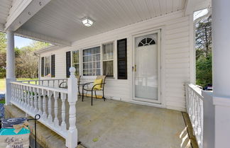 Foto 2 - Rock Hill Cottage w/ Spacious Yard & Fire Pit