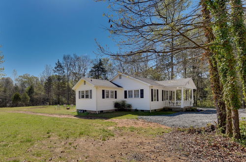 Foto 8 - Rock Hill Cottage w/ Spacious Yard & Fire Pit