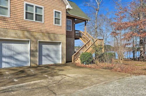 Foto 28 - Dreamy Ridgeway Home w/ Grill on Lake Wateree