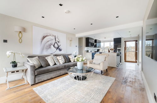 Photo 26 - Luxury 3 Bedrooms Flat in Central London