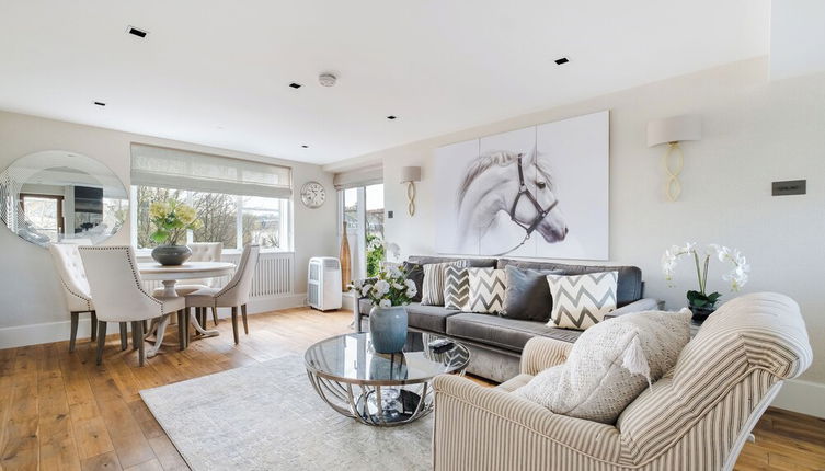 Photo 1 - Luxury 3 Bedrooms Flat in Central London