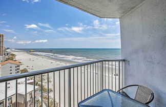 Foto 1 - Cozy Oceanfront Studio w/ Balcony in Ocean Annies