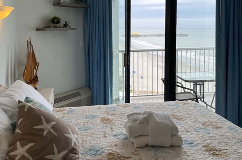 Foto 11 - Cozy Oceanfront Studio w/ Balcony in Ocean Annies