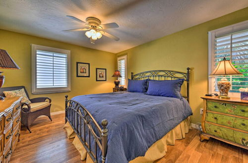 Photo 23 - Bright Coastal Condo: Walk to Lido Key Beach