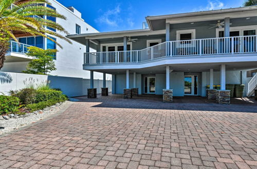 Photo 17 - Bright Coastal Condo: Walk to Lido Key Beach