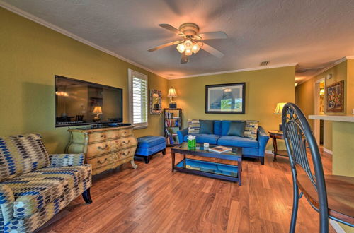 Foto 9 - Bright Coastal Condo: Walk to Lido Key Beach