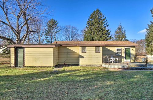 Foto 16 - Cozy Cottage w/ Fire Pit: 1 Mi to Lake MI Beaches