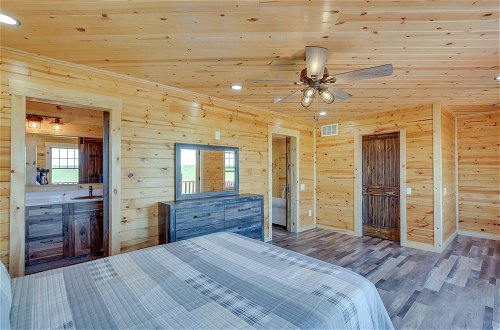 Foto 33 - Peaceful Wyoming Cabin w/ Spacious Deck & Wet Bar