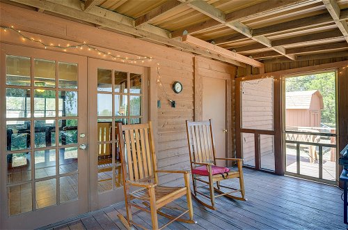 Photo 11 - Pet-friendly Texas Home w/ Screened-in Deck
