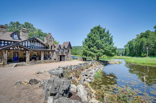 Foto 16 - Missouri Castle w/ Private Lake, Pool & 100 Acres