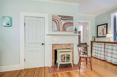 Foto 18 - Historic & Charming Pittsboro Home w/ Fireplaces