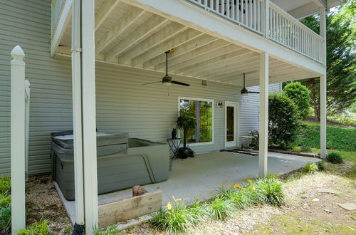 Photo 34 - Lake Hartwell Vacation Rental w/ Dock & Hot Tub