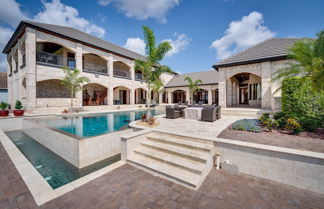 Foto 1 - Groveland Home w/ Pool: Luxurious Lakefront Oasis