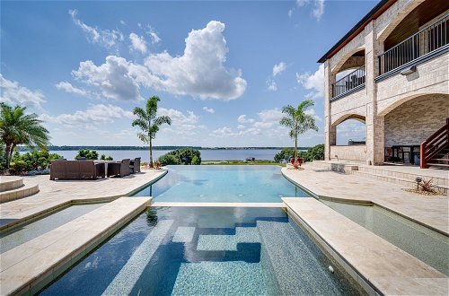 Foto 11 - Groveland Home w/ Pool: Luxurious Lakefront Oasis