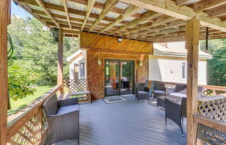 Photo 2 - Cozy Livingston Manor Home w/ Wood-burning Stove