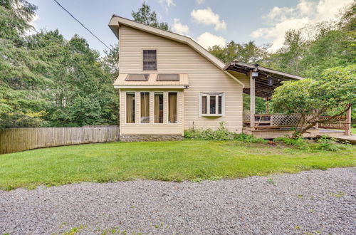 Foto 7 - Cozy Livingston Manor Home w/ Wood-burning Stove