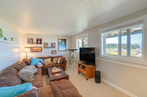 Foto 7 - Stunning Home in Coupeville w/ Deck + Beach Access