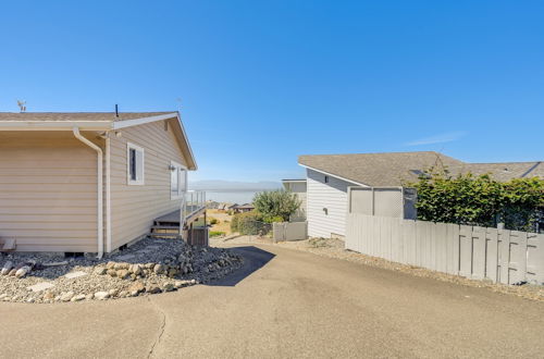 Photo 5 - Stunning Home in Coupeville w/ Deck + Beach Access