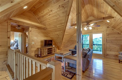 Foto 22 - Spacious Nebo Cabin w/ Game Room & Hot Tub
