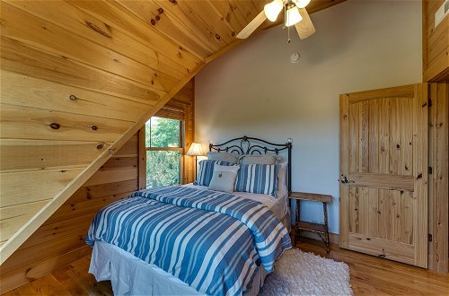 Photo 13 - Spacious Nebo Cabin w/ Game Room & Hot Tub