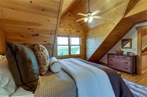 Foto 16 - Spacious Nebo Cabin w/ Game Room & Hot Tub