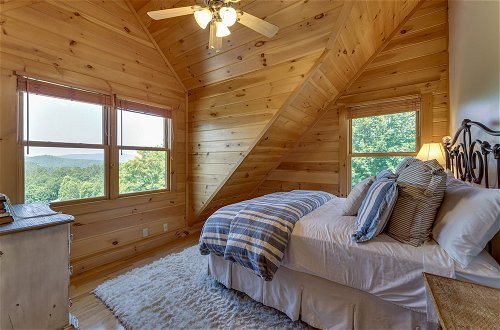 Foto 2 - Spacious Nebo Cabin w/ Game Room & Hot Tub