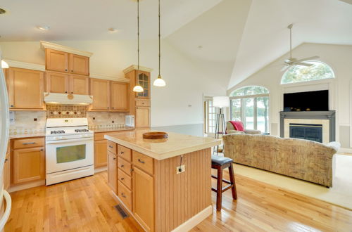 Photo 20 - Spacious Lakefront New Auburn Home w/ Sunroom