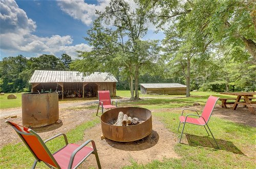 Foto 29 - Secluded Lineville Farmhouse: 2 Mi to Lake Wedowee
