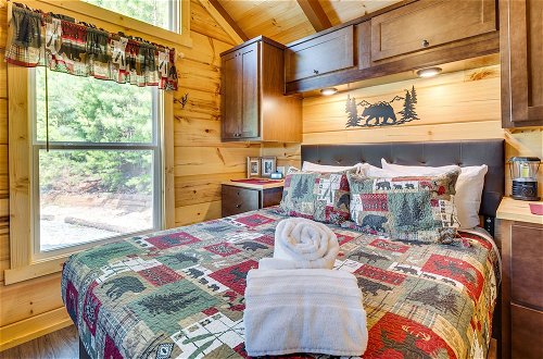 Foto 4 - Mill Spring Log Cabin w/ Decks & Hot Tub
