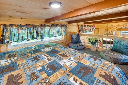 Foto 5 - Mill Spring Log Cabin w/ Decks & Hot Tub