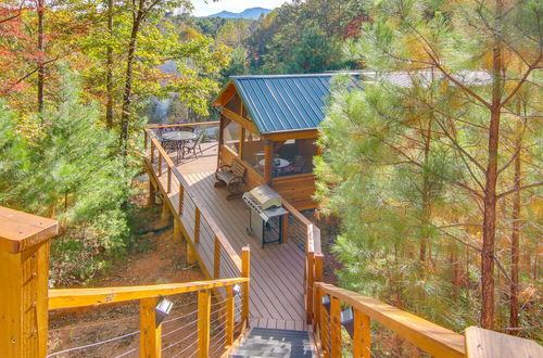 Foto 30 - Mill Spring Log Cabin w/ Decks & Hot Tub