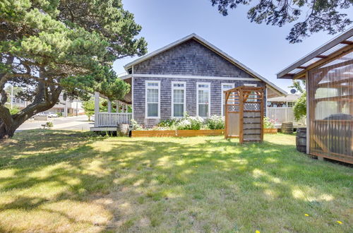 Foto 13 - Coastal Lincoln City Home w/ Spacious Deck