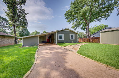 Photo 8 - Lakefront Texas Vacation Rental w/ Private Dock