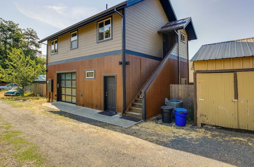 Photo 11 - Modern White Salmon Apartment, Steps From Town