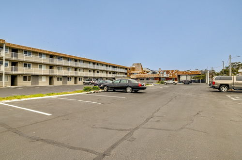 Photo 10 - Prime Coastal Retreat on Lincoln City Beach