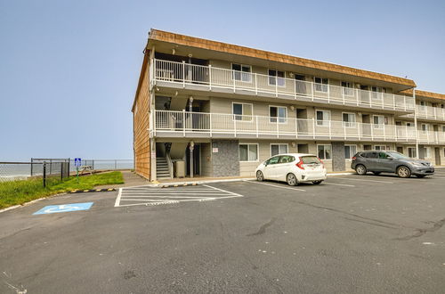 Photo 8 - Prime Coastal Retreat on Lincoln City Beach