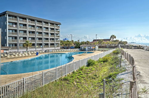 Foto 9 - Beachfront Penthouse: Pools, Tennis Courts, Views