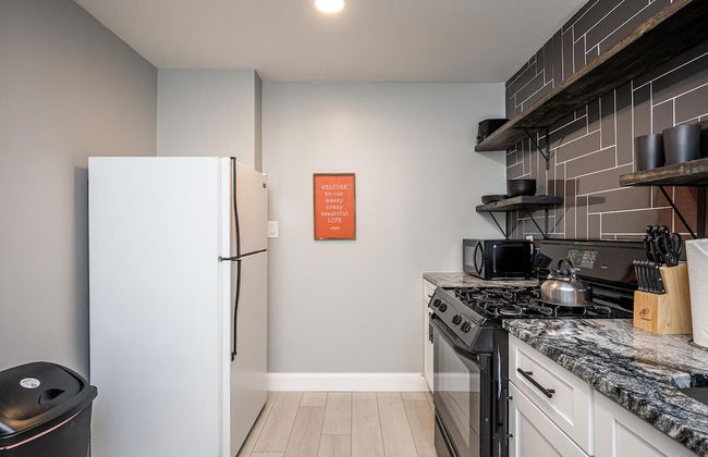 ATL Downtown 2BR with Free Parking Gym - Photo 16