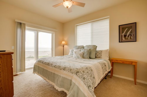 Photo 23 - Pet-free Oceanfront Home w/ Hot Tub & Beach Access