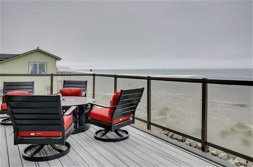 Photo 7 - Pet-free Oceanfront Home w/ Hot Tub & Beach Access