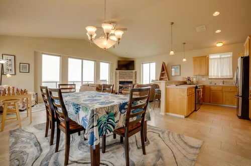 Photo 17 - Pet-free Oceanfront Home w/ Hot Tub & Beach Access