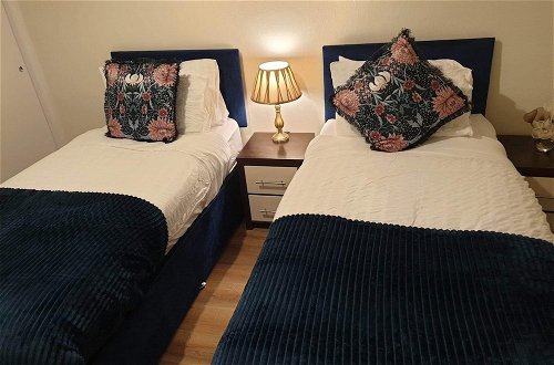 Foto 7 - Inviting 2-bed Apartment in Rhos-on-sea Sleeps 6