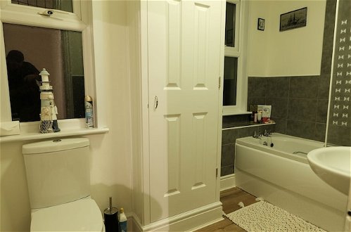 Photo 14 - Inviting 2-bed Apartment in Rhos-on-sea Sleeps 6