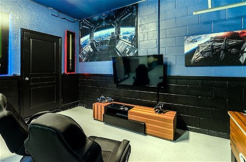 Foto 47 - Home With Pool-spa Game Room 2621